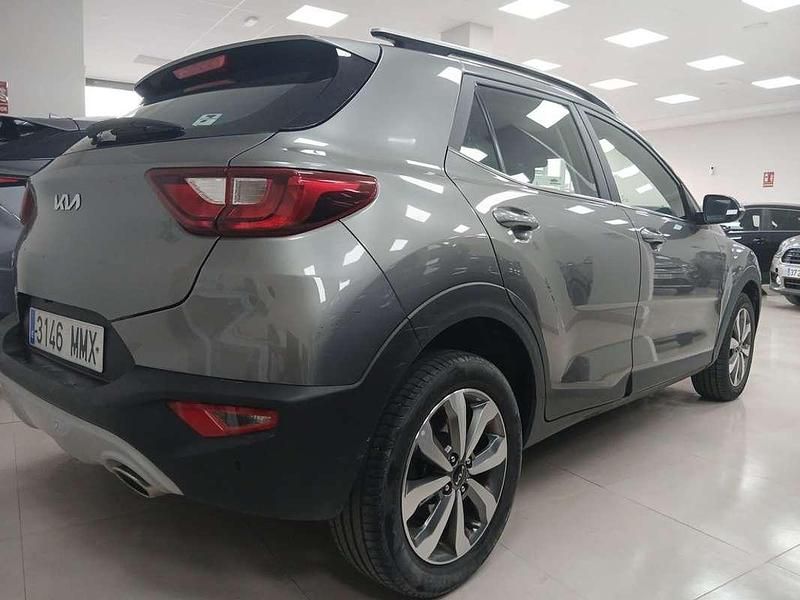 Usado Kia Stonic 99 HP (72 kW) 2024 Cinzento SUV