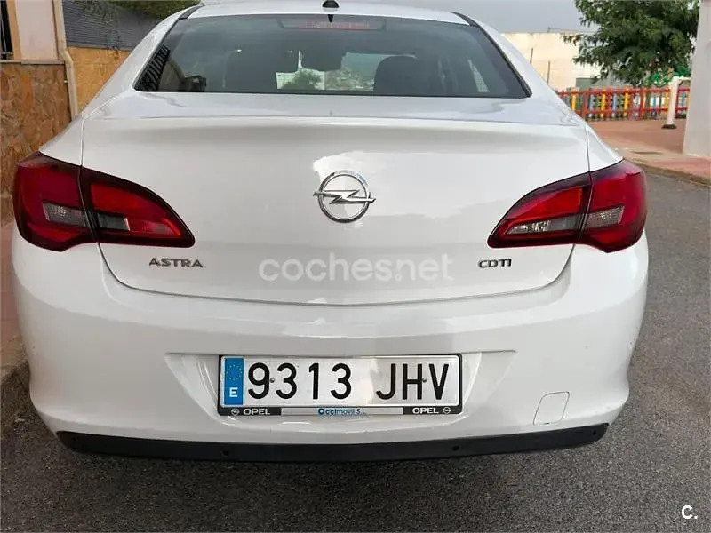 Usado Opel Astra Excellence 136 CV (100 kW) 2015 Blanco Berlina