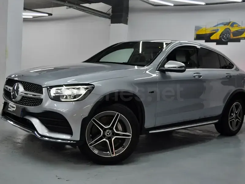 Usado Mercedes GLC300e 320 CV (235 kW) 2021 Gris / plata SUV