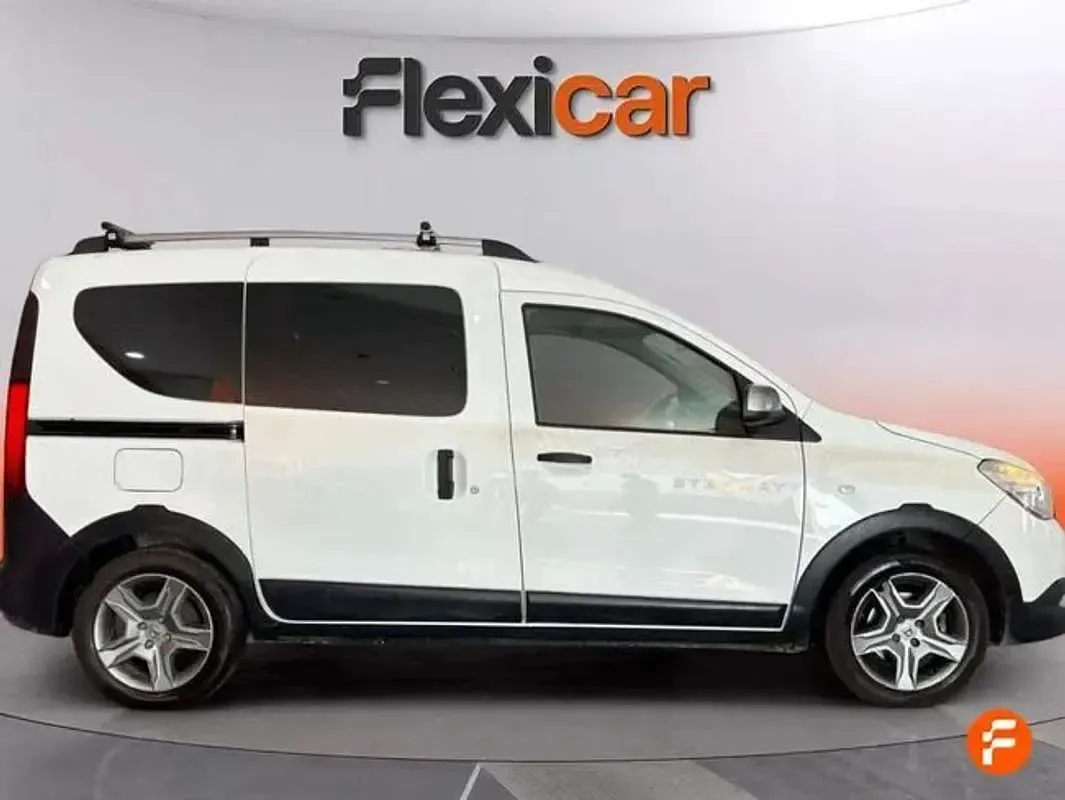 Usado Dacia Dokker Comfort 95 CV (69 kW) 2020 Blanco Monovolumen