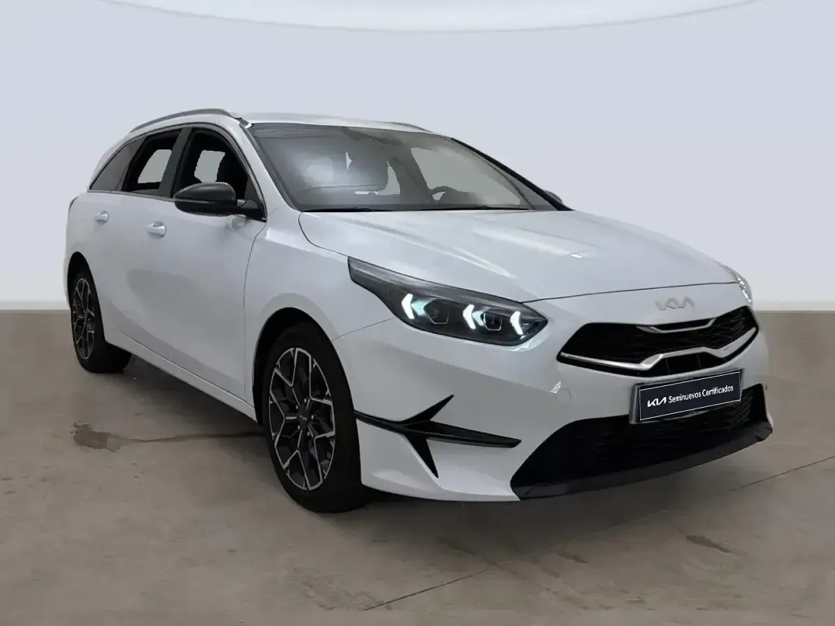 Usado Kia Ceed Style 100 CV (73 kW) 2025 Blanco Utilitario