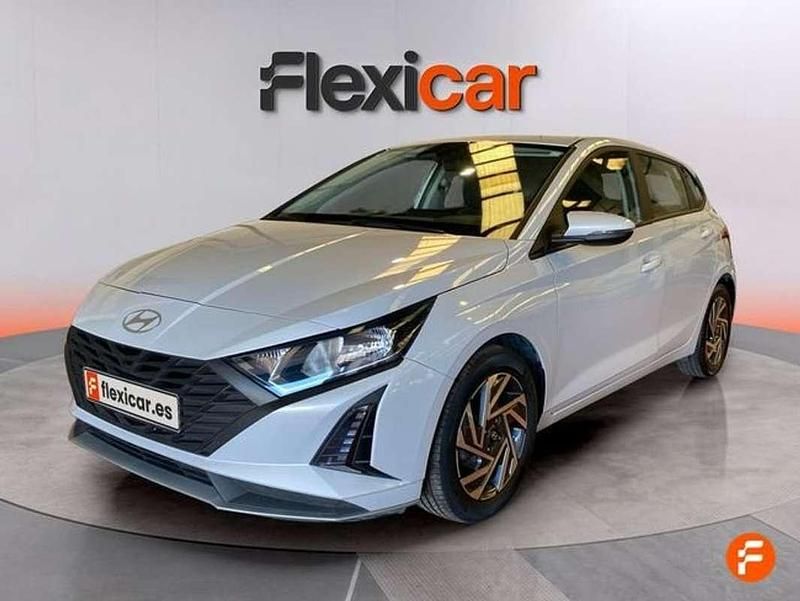 Usado Hyundai i20 84 CV (61 kW) 2024 Gris Utilitario