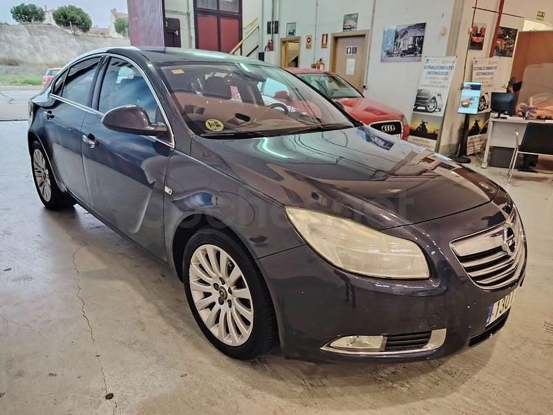 Usado Opel Insignia Cosmo 130 CV (95 kW) 2009 Gris / plata Berlina