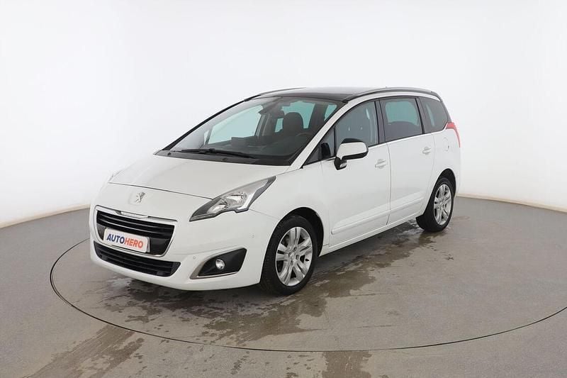 Usado Peugeot 5008 Allure 120 CV (88 kW) 2016 Blanco Monovolumen