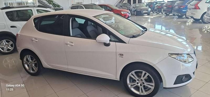 Używany Seat Ibiza Copa 105 KM (77 kW) 2012 Biały Hatchback