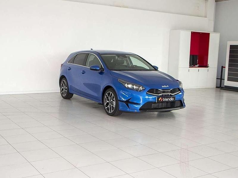 Azul Usado 2024 Kia Ceed Utilitario | 21.390 € (Caro) - Imagen 1/4