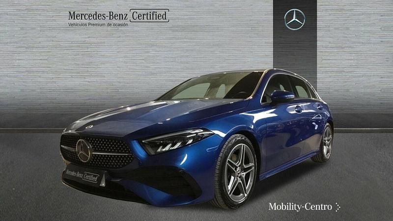 Azul espectra Usado 2024 Mercedes A180 AMG line Utilitario | 33.600 € (Un poco caro) - Imagen 1/4