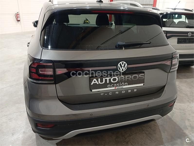Usado VW T-Cross Advance 115 CV (84 kW) 2019 Gris / plata SUV