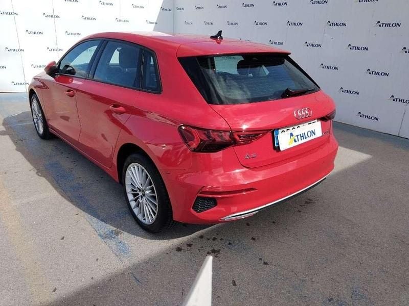 Usado Audi A3 Sportback Advanced 110 CV (80 kW) 2022 Rojo Utilitario