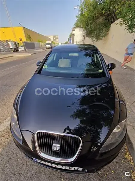 Usado Seat Leon Ecomotive 105 CV (77 kW) 2010 Negro Utilitario