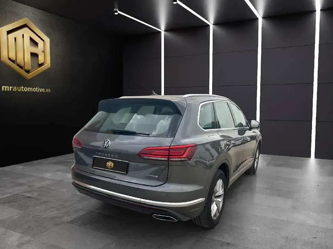 Usado VW Touareg 381 CV (280 kW) 2023 Gris SUV