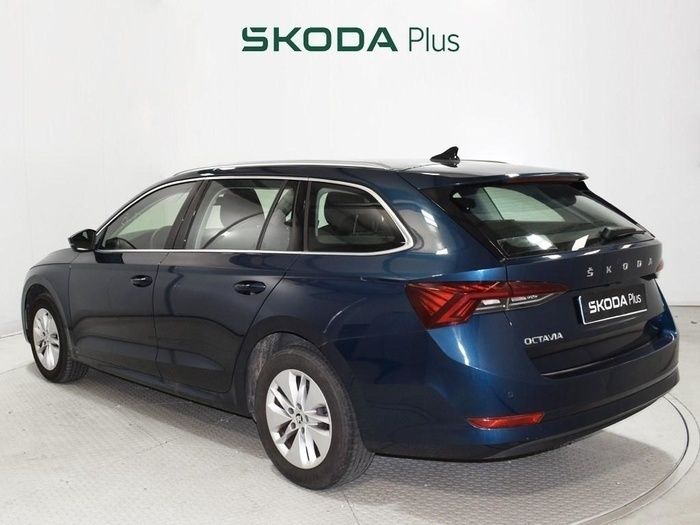 Azul Usado 2024 Skoda Octavia Ambition Familiar | 25.600 € (Super precio) - Imagen 1/4