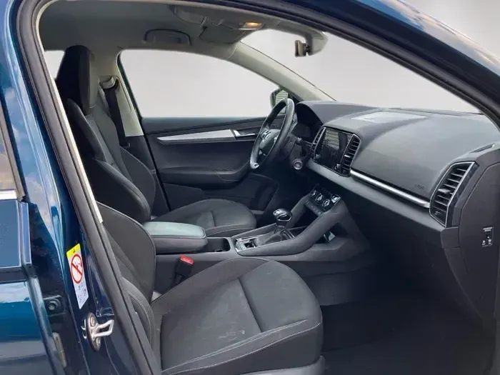 Usado Skoda Karoq Ambition 150 CV (110 kW) 2022 Azul SUV