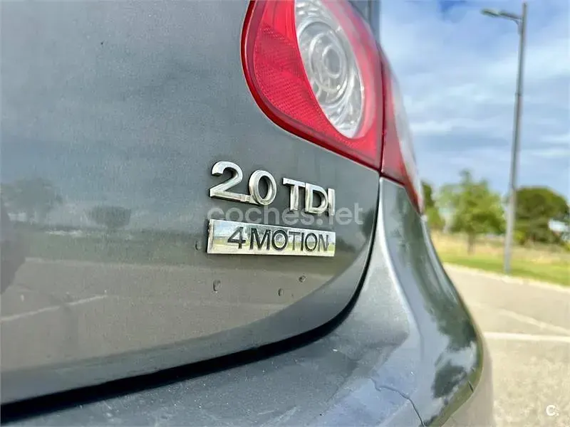 Usado VW Passat Sportline 140 CV (102 kW) 2007 Gris / plata Berlina