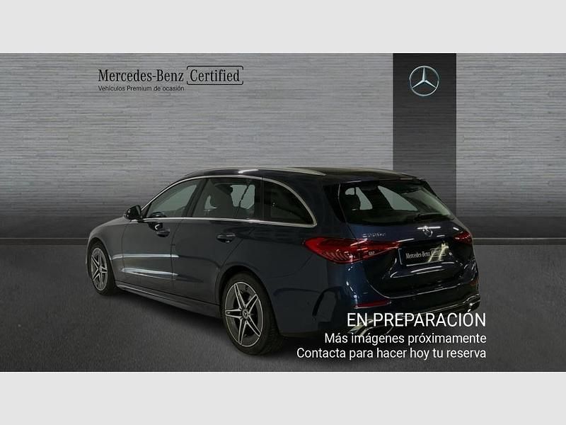 Usado Mercedes C220 AMG line 200 CV (147 kW) 2024 Azul sodalita (metalizado) Familiar
