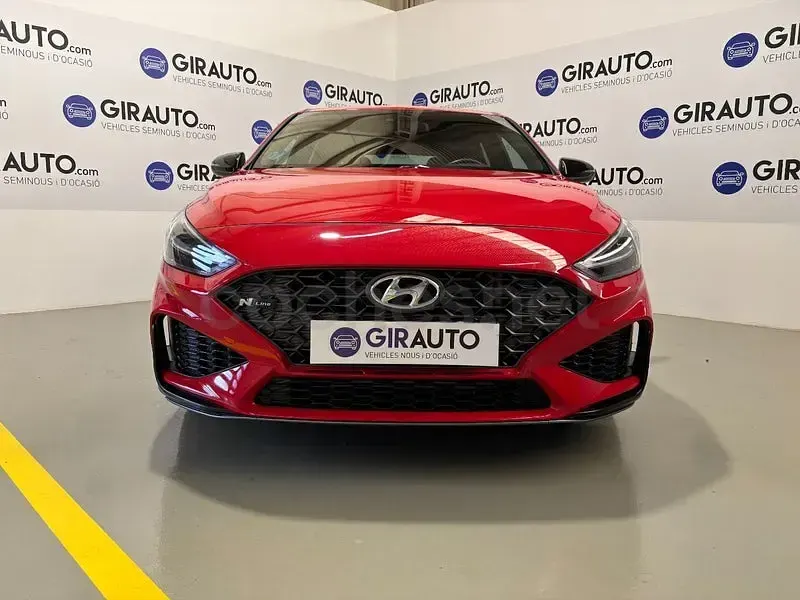 Usado Hyundai i30 N Line 160 CV (117 kW) 2023 Rojo Berlina