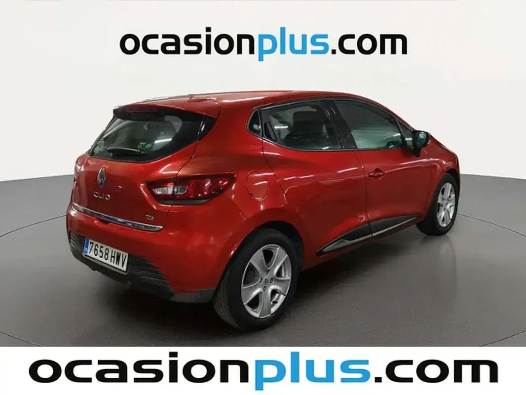 Usado Renault Clio GrandTour Dynamique 90 CV (66 kW) 2014 Rojo Familiar