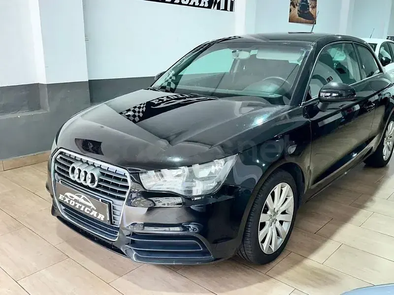 Usado Audi A1 Attraction 122 CV (89 kW) 2010 Negro Utilitario