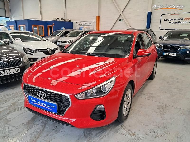 Käytetty Hyundai i30 120 HP (88 kW) 2017 Punainen Sedan