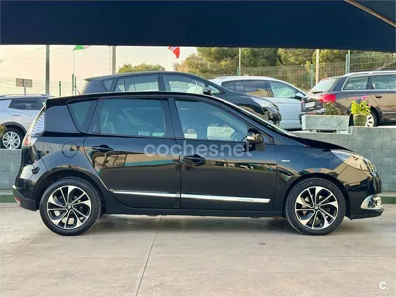 Usado Renault Scénic III Bose Edition 110 CV (80 kW) 2015 Negro Monovolumen