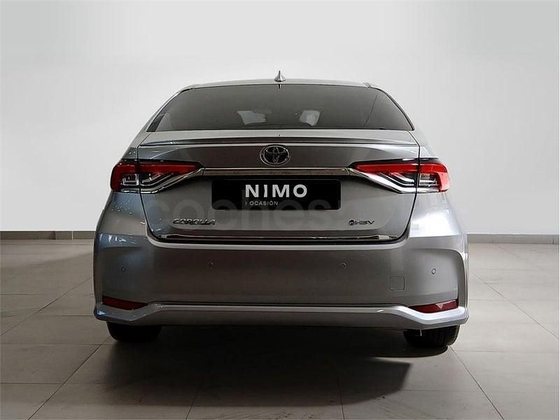 Usado Toyota Corolla Plus 140 CV (102 kW) 2025 Gris / plata Berlina