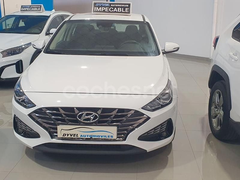 Blanco Usado 2024 Hyundai i30 Berlina | 19.800 € (Precio justo) - Imagen 1/4