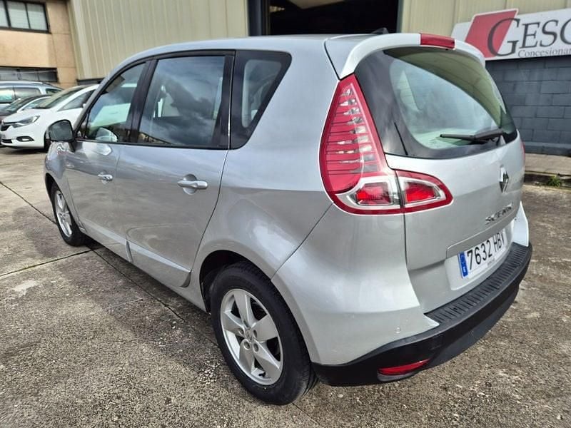 Usado Renault Scénic III Dynamique 110 CV (80 kW) 2011 Gris / plata Monovolumen