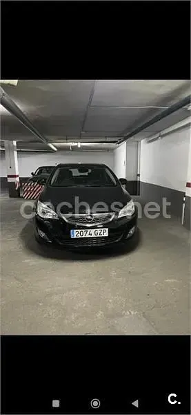 Usado Opel Astra Cosmo 140 CV (102 kW) 2010 Negro Berlina