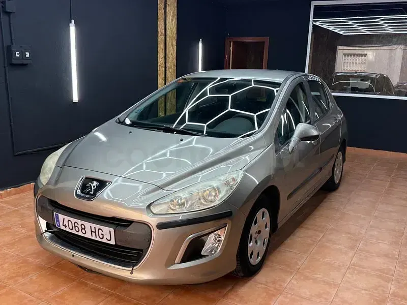 Usado Peugeot 308 Access 120 CV (88 kW) 2012 Beige Berlina