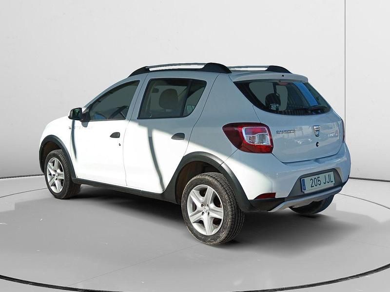 Usado Dacia Sandero Stepway 90 CV (66 kW) 2015 Blanco Berlina