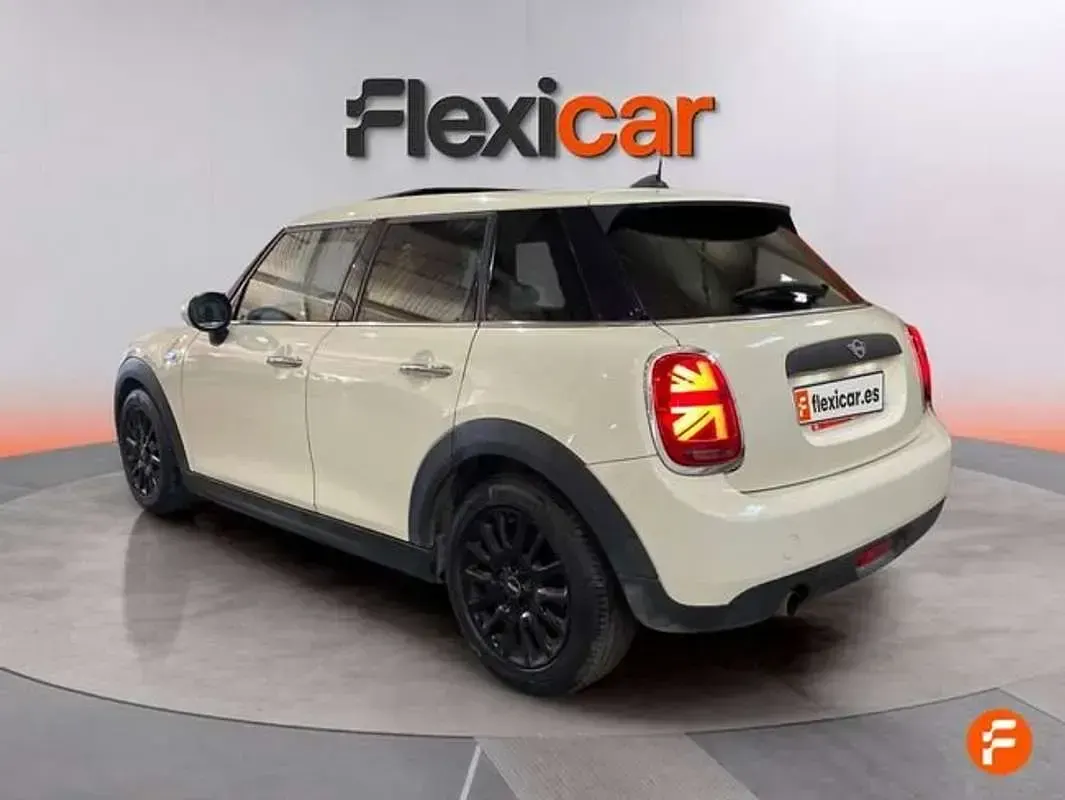 Usado Mini Cooper 102 CV (75 kW) 2019 Beige Utilitario