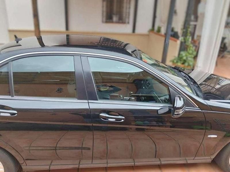 Usado Mercedes C200 Elegance 136 CV (100 kW) 2010 Negro Berlina