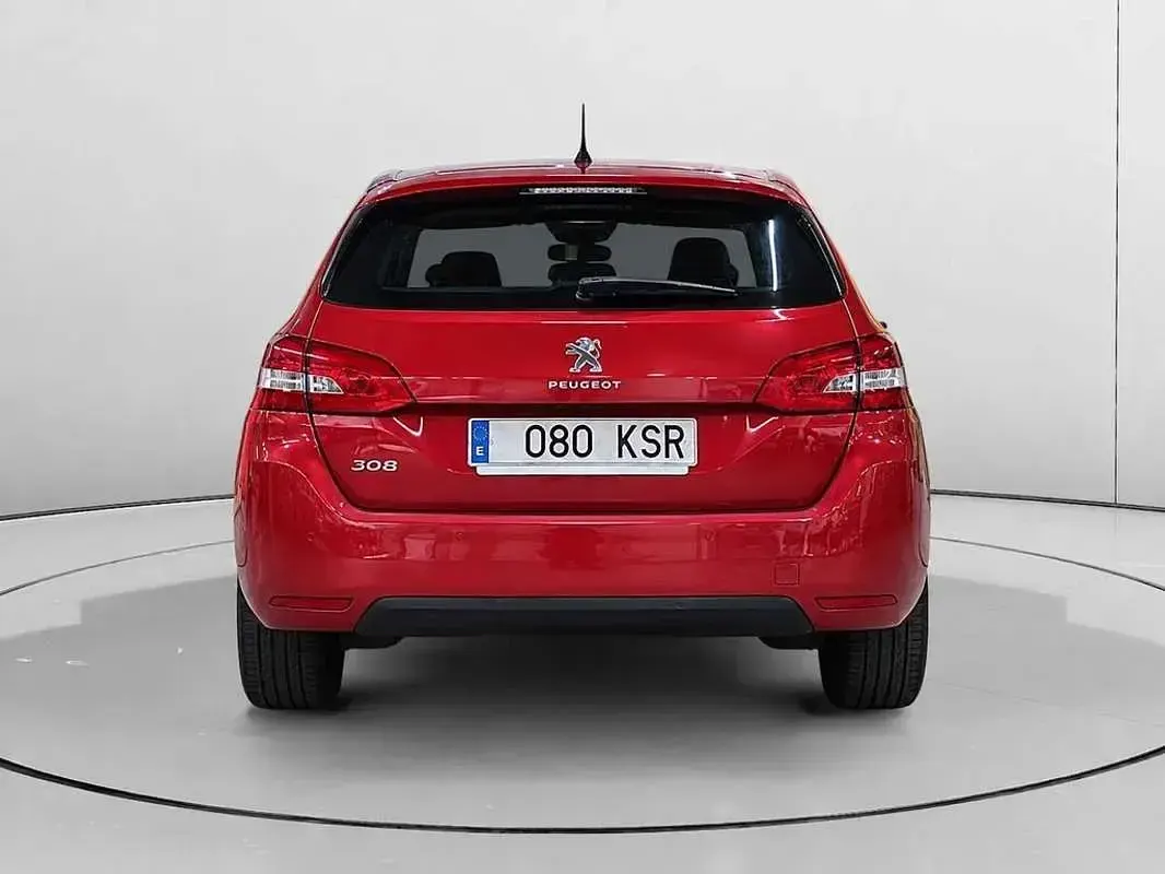 Usado Peugeot 308 SW Allure 131 CV (96 kW) 2018 Rojo Familiar