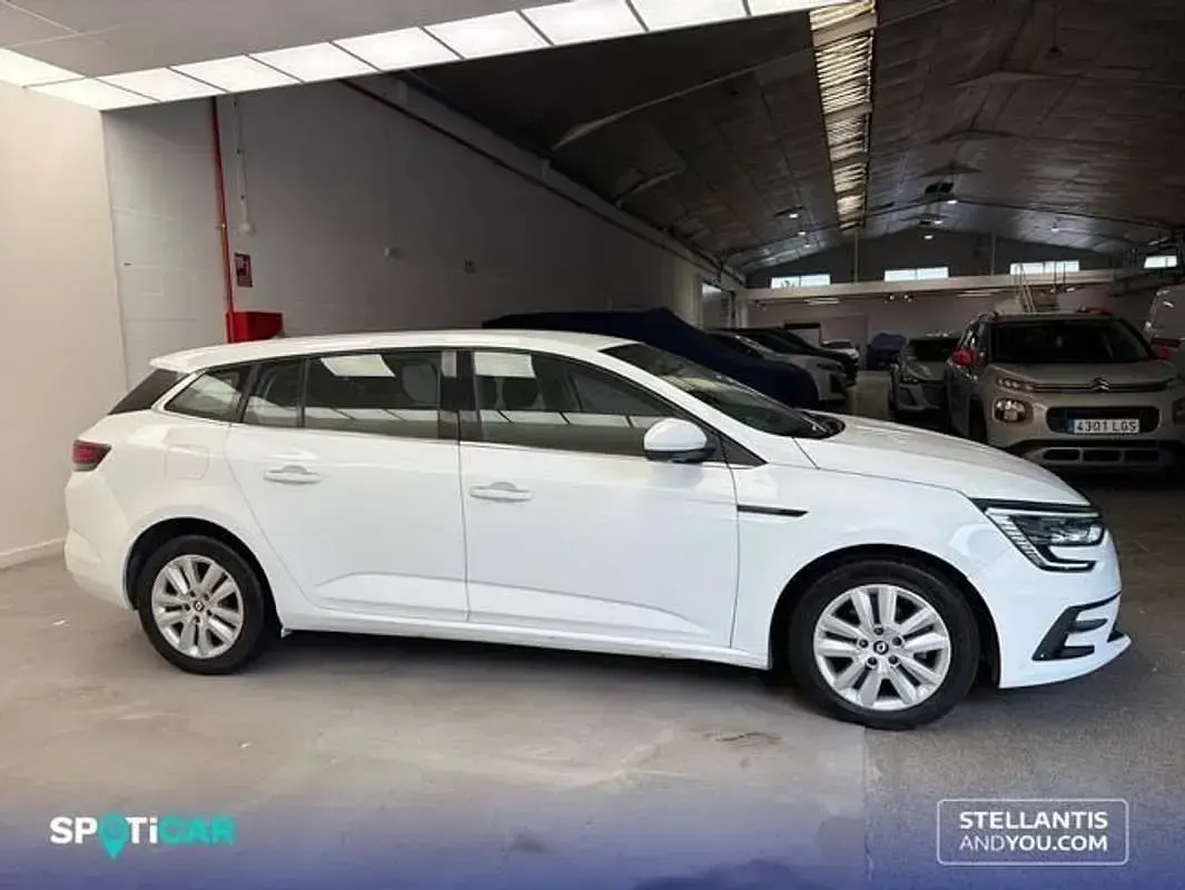 Usado Renault Mégane GrandTour Equilibre 116 CV (85 kW) 2023 Blanco Familiar