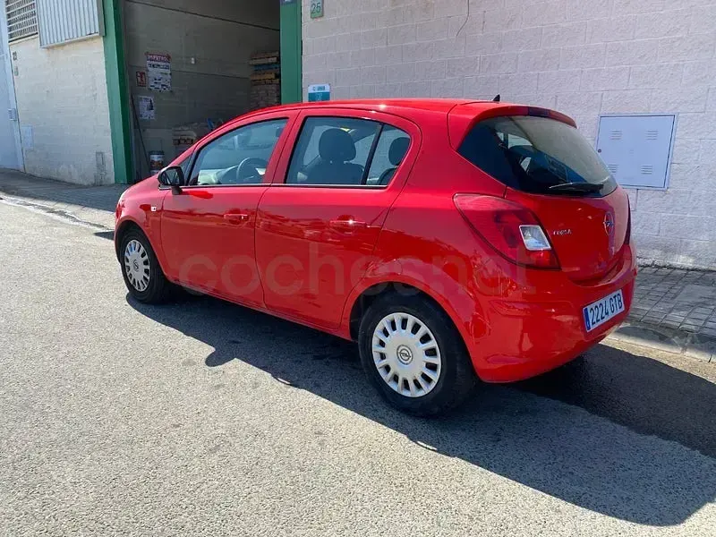 Usado Opel Corsa Cosmo 85 CV (62 kW) 2010 Rojo Utilitario
