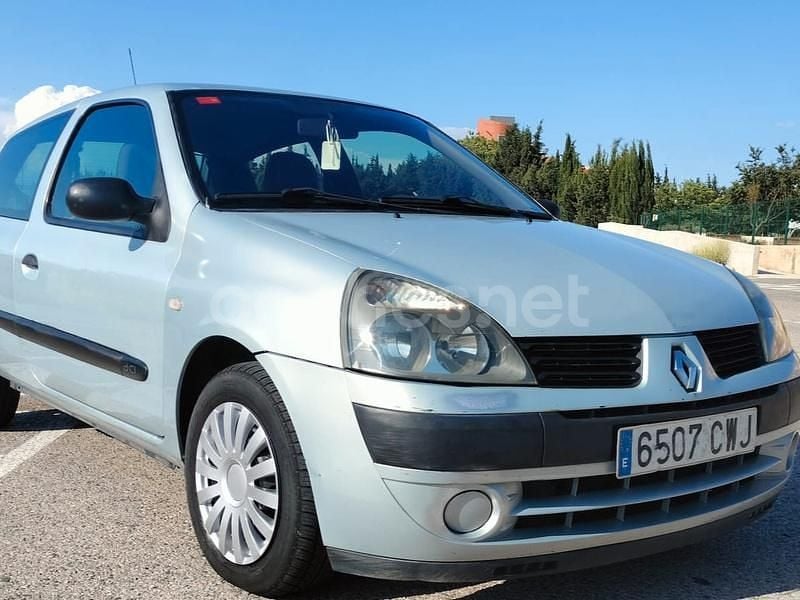 Gris / plata Usado 2004 Renault Clio II Expression Berlina | 2000 € (Buen precio) - Imagen 1/4