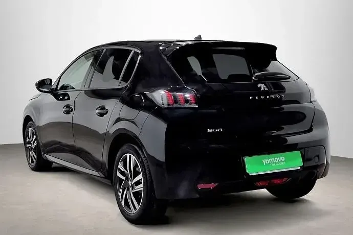 Usado Peugeot 208 Allure 100 CV (73 kW) 2023 Negro Utilitario