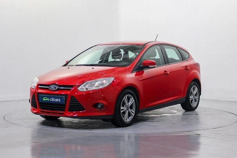 Rojo Usado 2014 Ford Focus Trend Berlina | 9990 € (Precio justo) - Imagen 1/4