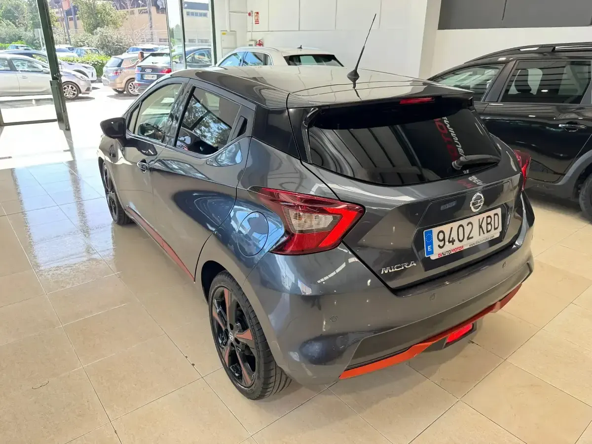 Usado Nissan Micra S 90 CV (66 kW) 2017 Gris Utilitario