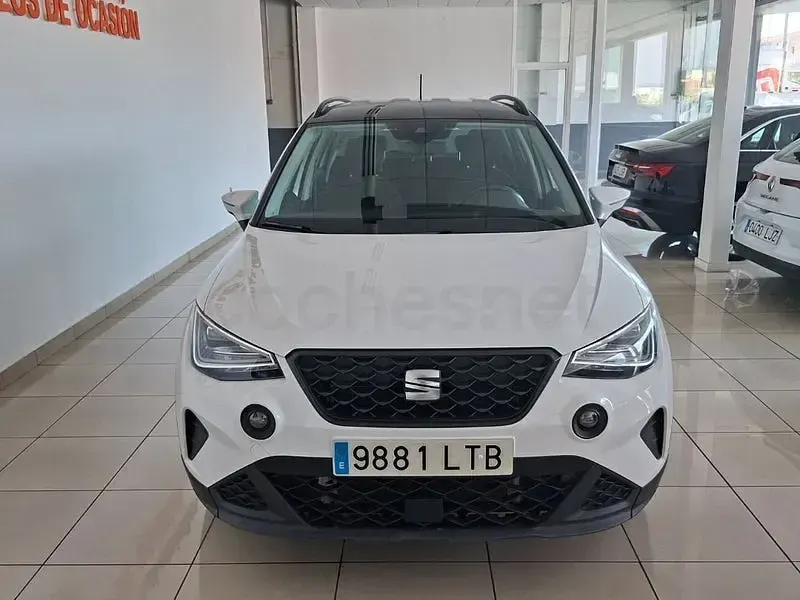 Usado Seat Arona Style Plus 110 CV (80 kW) 2021 Blanco SUV