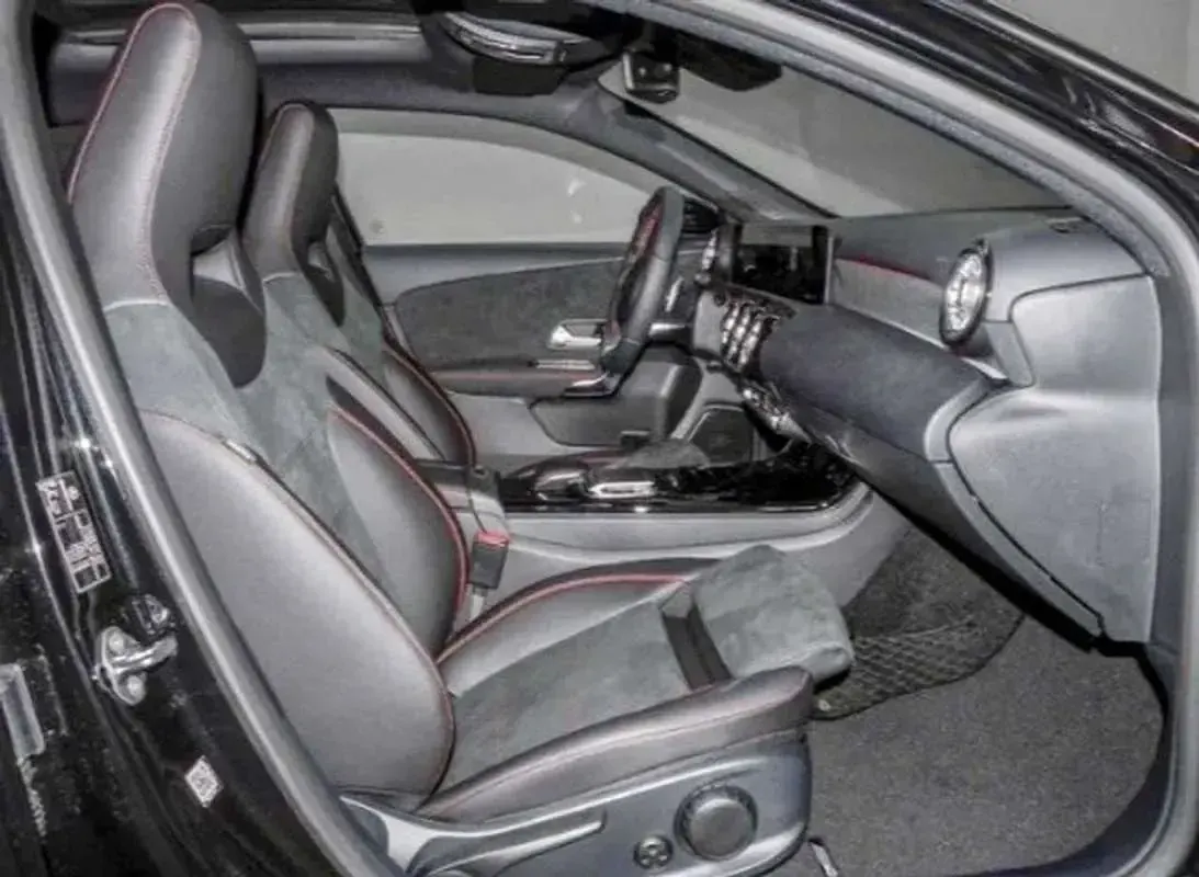 Usado Mercedes A200 AMG 162 CV (119 kW) 2018 Negro Utilitario