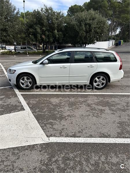 Blanco Usado 2011 Volvo V50 R-Design Familiar | 5800 € - Imagen 1/4