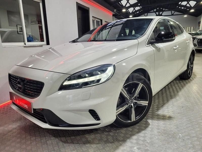 Usado Volvo V40 R-Design Momentum 152 CV (111 kW) 2018 Blanco Berlina