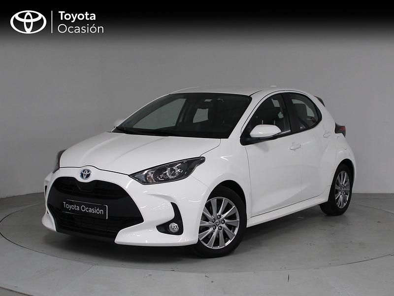 Usado Toyota Yaris Hybrid Active 116 CV (85 kW) 2023 Blanco Berlina