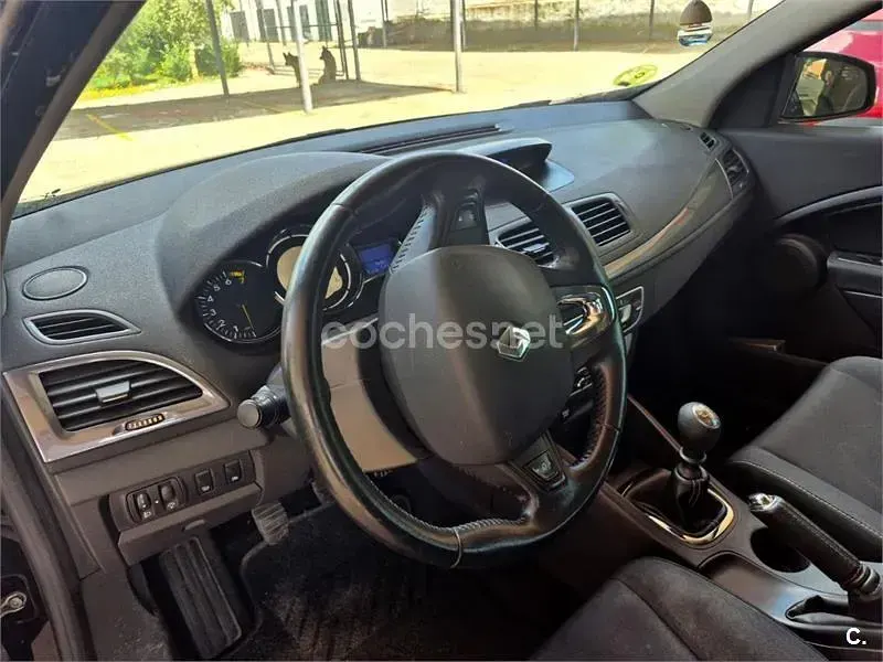 Usado Renault Mégane LIMITED 115 CV (84 kW) 2014 Negro Berlina