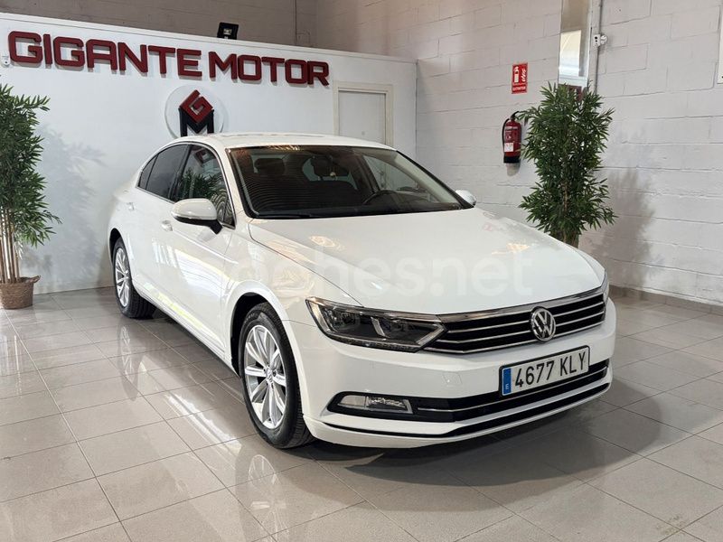 Blanco Usado 2018 VW Passat Advance Berlina | 15.950 € (Precio justo) - Imagen 1/4
