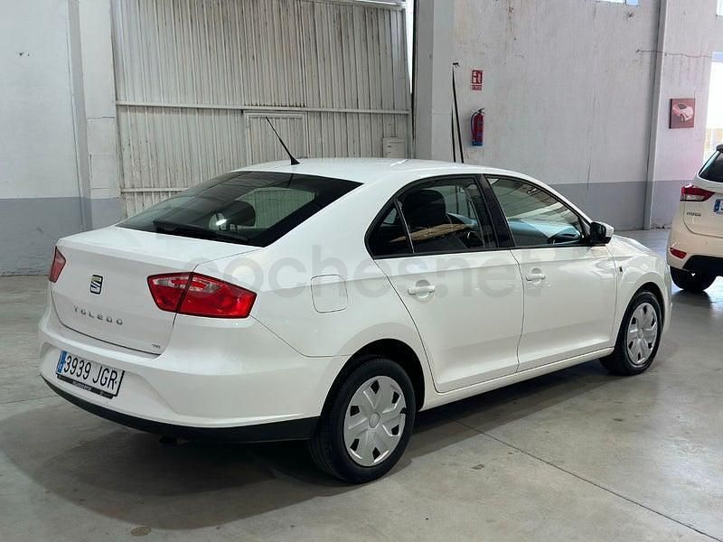 Usado Seat Toledo Reference 105 CV (77 kW) 2015 Blanco Utilitario