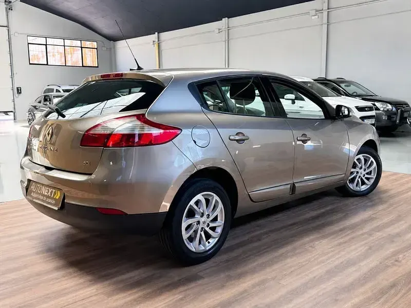Usado Renault Mégane Dynamique 110 CV (80 kW) 2013 Beige Berlina