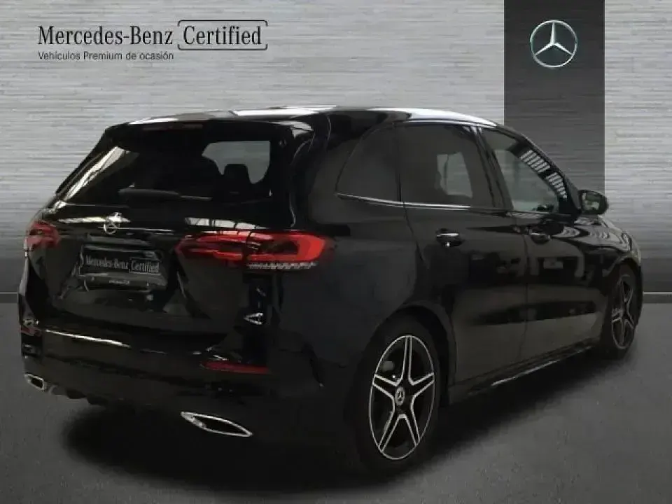 Usado Mercedes B180 AMG line 116 CV (85 kW) 2022 Negro Monovolumen