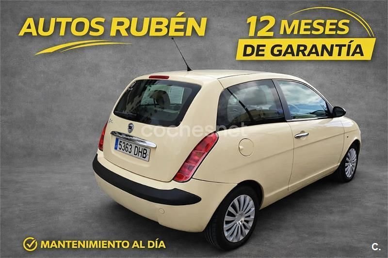 Usado Lancia Ypsilon 95 CV (69 kW) 2005 Beige Utilitario